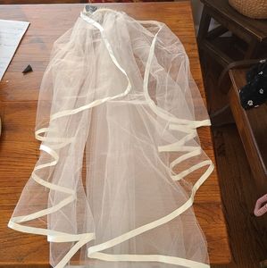 Brand new Wedding Veil Bridal Ivory j.l Johnson
